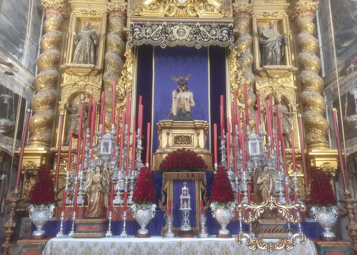 Este es nuestro exorno floral, con clavel sangre de toro, para el Solemne Triduo en honor al Santísimo Cristo de la Humildad y Paciencia de la Hdad. de la Sagrada Cena.

Flores Ventura 
🛒Mercado de Abastos de Constantina. 
☎️ 651 91 29 60