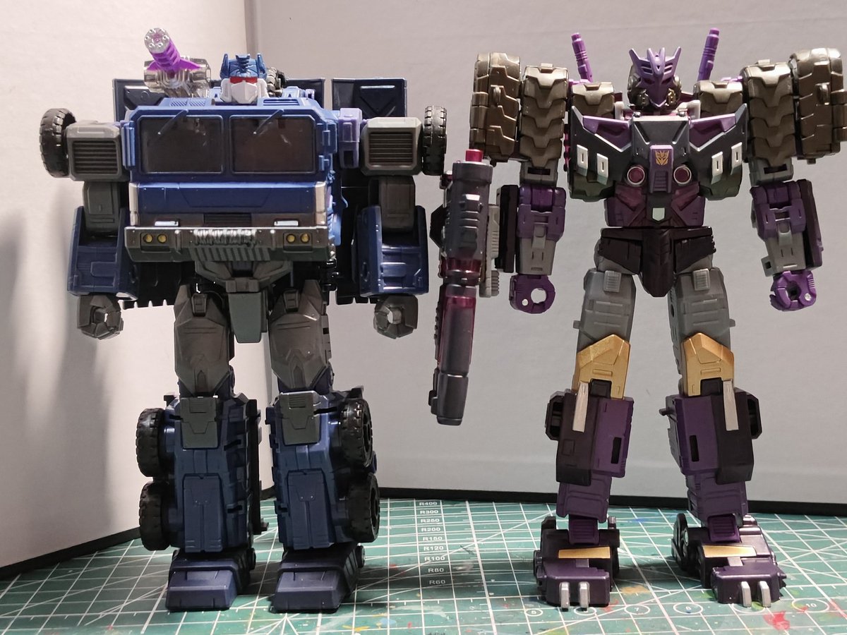 jetfireidw8's tweet image. IDW Soundwave custom!
The design is based on the armored vehicle Soundwave that Andrew created for RID Season 2.
#Transformers #RobotsinDisguise  #Soundwave #Maccadam