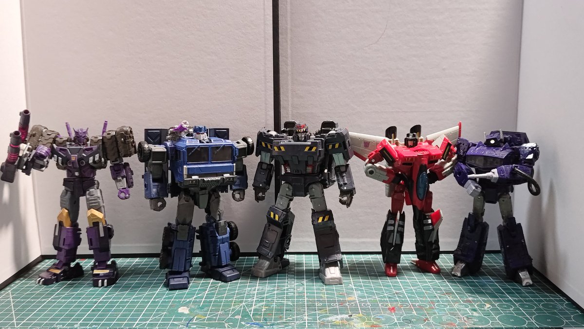 jetfireidw8's tweet image. IDW Soundwave custom!
The design is based on the armored vehicle Soundwave that Andrew created for RID Season 2.
#Transformers #RobotsinDisguise  #Soundwave #Maccadam