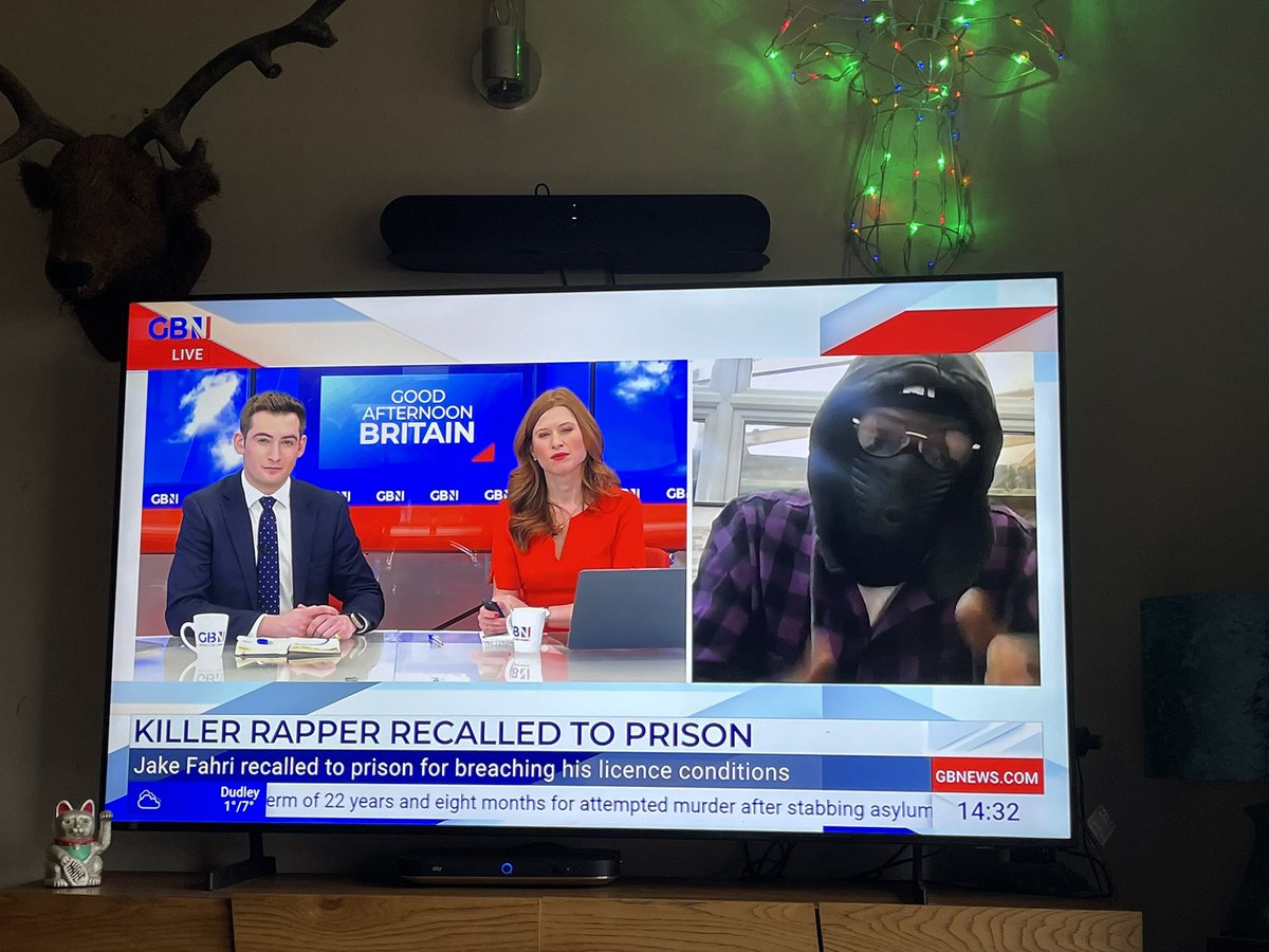 Ffs <a href="/GBNEWS/">GB News</a> <a href="/CarverEmily/">Emily Carver</a> <a href="/tomhfh/">Tom Harwood</a> interviewing a hard man muzzled drill rapper in his mums conservatory 🤔🤦🏼‍♀️🤣🤣.