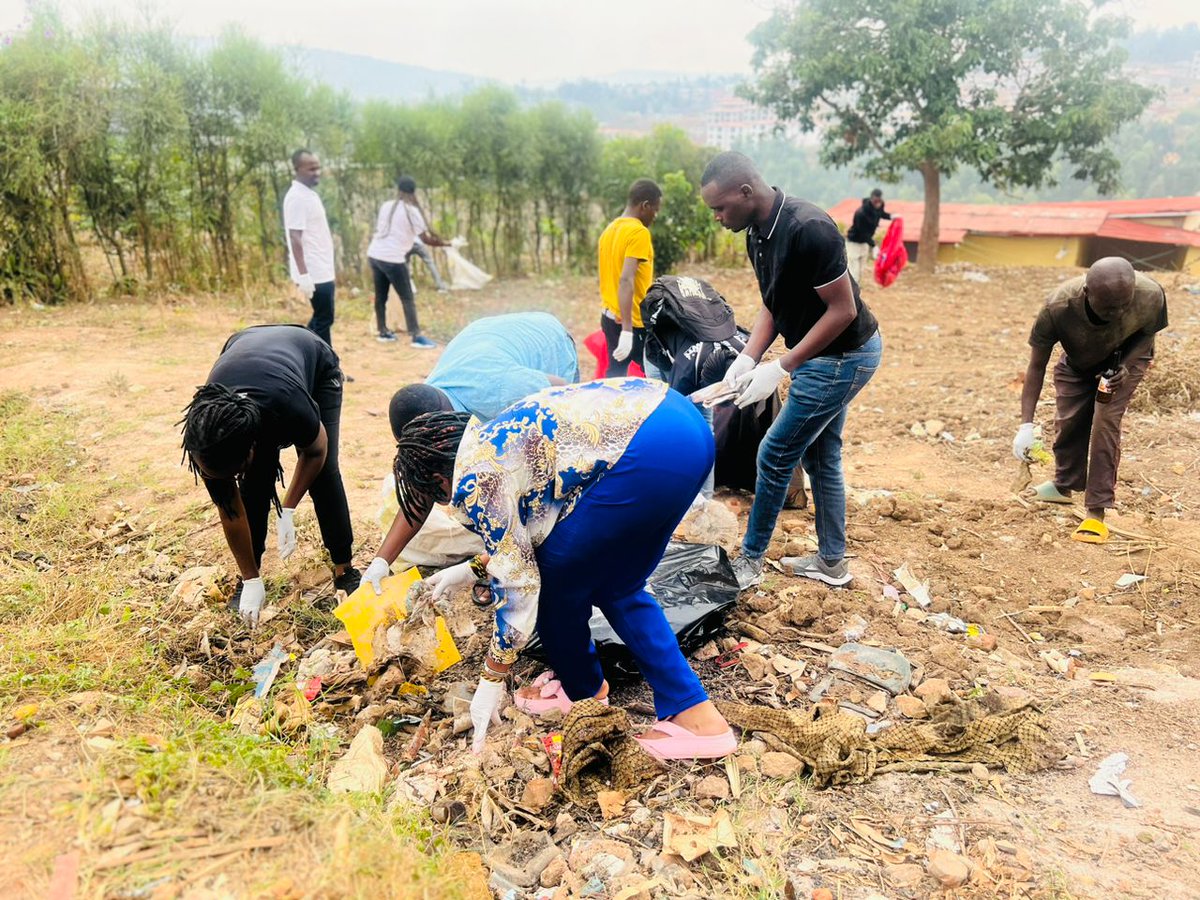 qsimpactrwanda's tweet photo. Three months ago, we joined 200+ volunteers in Giheka Village for a plastic cleanup! Thanks to Green Sugira, Kwanda Green, and Qs Impact for their support. Together, we’re making Rwanda cleaner and greener! 🌍♻️ #QsImpact #RwandaCleansUp #PlasticPollution https://t.co/G9LkJHsWj1