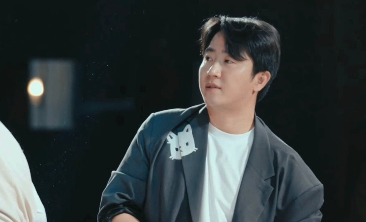 피겜3 보면서 생각이 정말 많았는데
언젠가 정리할 수 있었으면 좋겠다

하나 확실하게 느낀 건
홍진호는 여전히 낭만이 가득한 승부사이면서 여전히 멋있는 플레이어이고, 여전히 자신의 신념을 지킬 줄 아는 그런 사람이었다는 거야