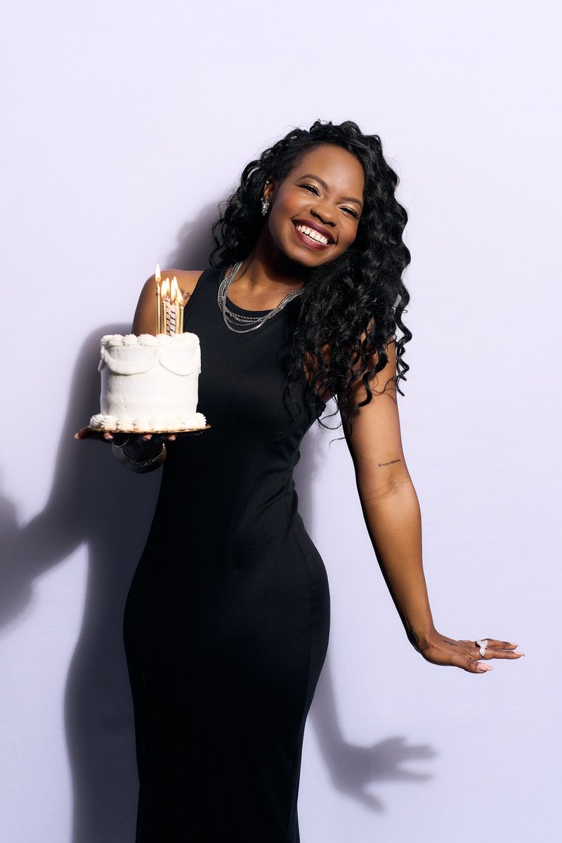 MizTrinity's tweet photo. This’ll be a birthday for the books! 🎂🥳 #33 https://t.co/yHq9c7WJri