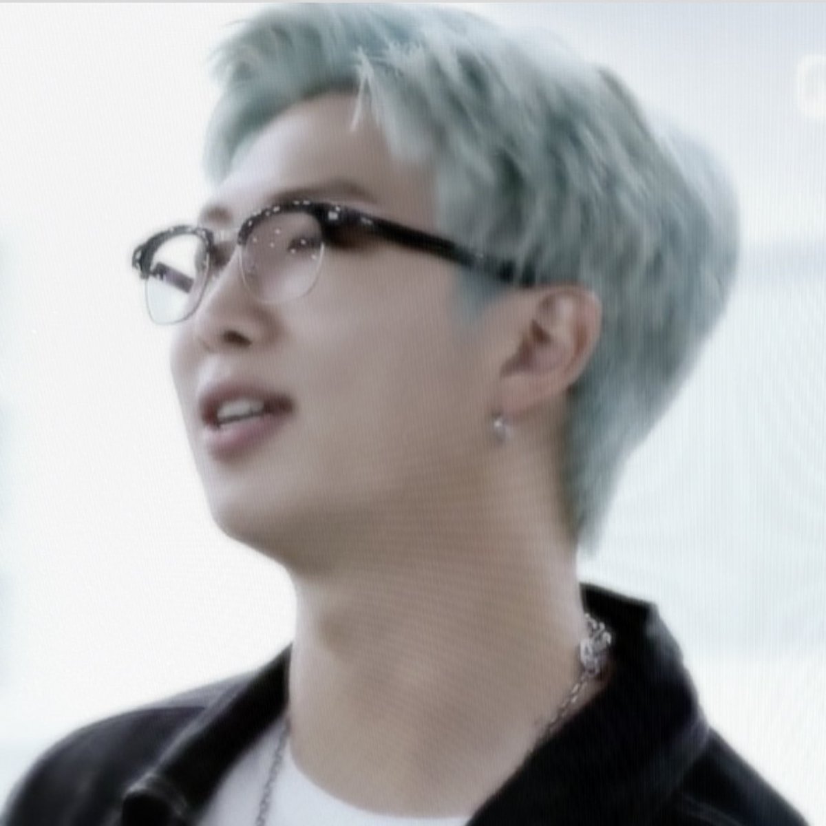 برای قشنگ ترین لیدر دنیا ترندینگ داریم
آرمی ریپ و ریت؟ ★︎

THANK YOU KIM NAMJOON 
WE LOVE YOU KIM NAMJOON 
WE ARE WAITING FOR YOU NAMJOON 
WITH NAMJOON TILL THE END