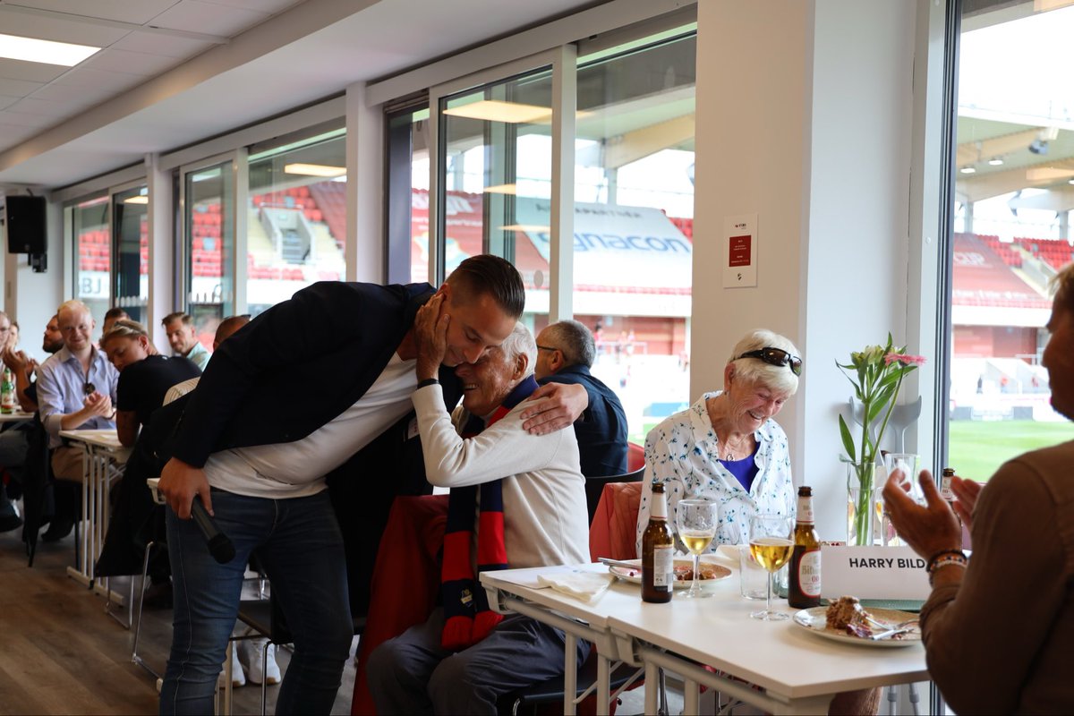 Tack Harry för allt som du gjort för Östers IF, IFK Norrköping och svensk fotboll! 🕊️

Du var ett fint stöd för mig under både min tid i Norrköping och i Växjö! 🙏🏻

Jag kommer att sakna dig! ❤️