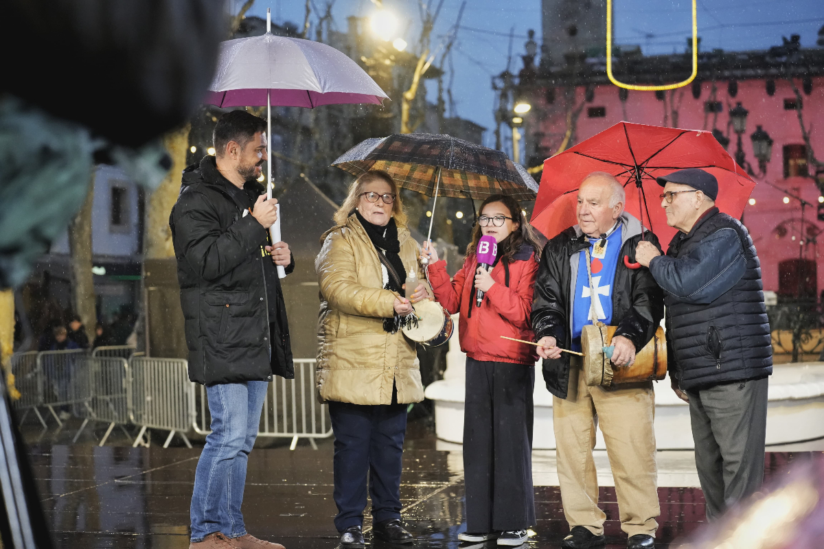 🔥👹 IB3 Televisió aconsegueix el millor resultat dels darrers 12 anys per Sant Antoni

📲Més de 526.925 visionats a les Xarxes Socials👏

IB3 s'aboca amb la revetlla per oferir-te en directe una cobertura especial!
Gràcies per confiar en nosaltres 😍

ℹ️ bit.ly/AudienciaRevet…
