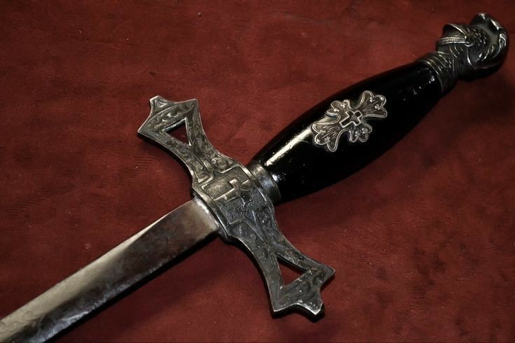 𐱃 (@swordandland) on Twitter photo 