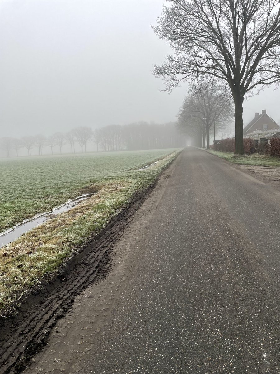 LKuhr58640's tweet photo. Al wandelend door mijn Brabantse land laat ik door mij heengaan wat er allemaal gaande is en bereid ik mij voor op onze voorstelling a s zondagmiddag in Heiloo. Shabbat shalom en goed weekend allemaal. Fingers crossed 🙏 https://t.co/WoYWLgHg3I
