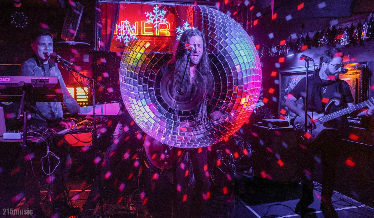 215Music tweet media