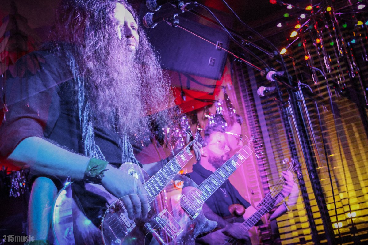 215Music tweet media