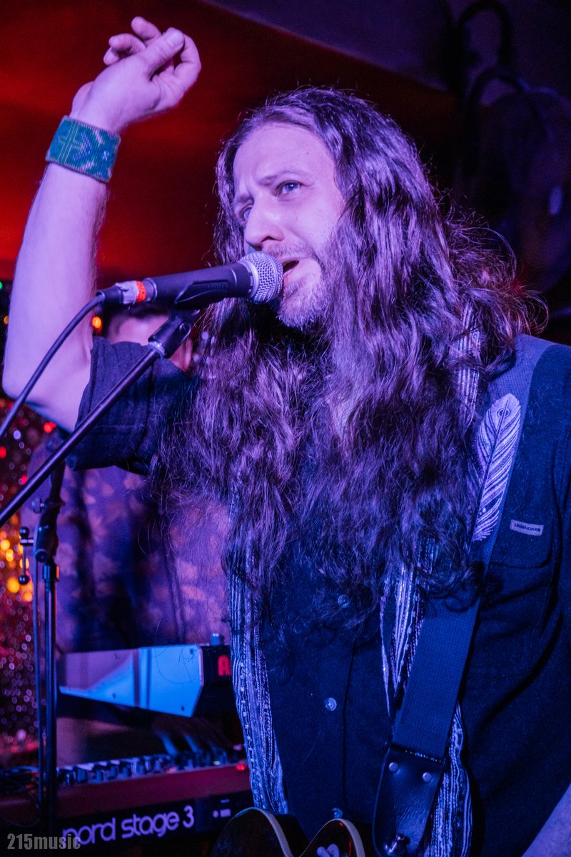 215Music tweet media