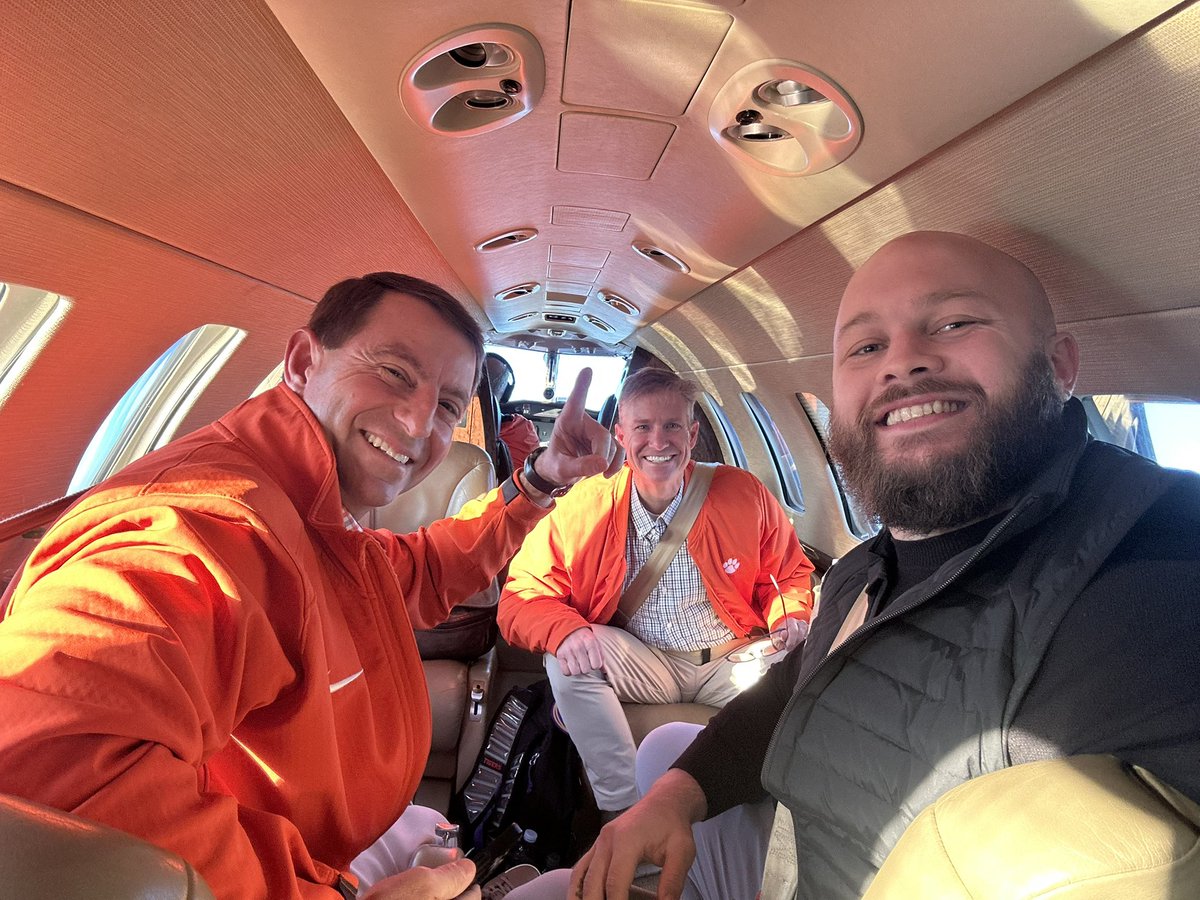 benboulware7's tweet photo. On the road to find the next ELITE Linebacker at Clemson! 💪🧡 https://t.co/XComVgNE3J
