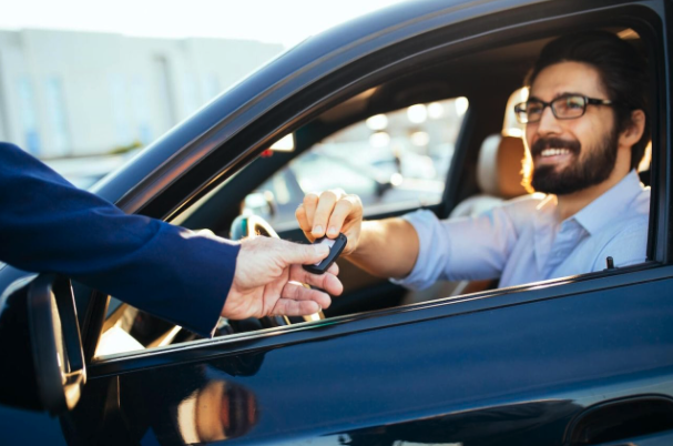 HeadlightNews_'s tweet image. With higher prices and interest rates being the norm in recent years, Americans are finding themselves underwater — at record numbers — on the vehicles they want to trade-in for a new car. Get details at Headlight.News. bit.ly/4jignEZ #buyingacar #carfinancing