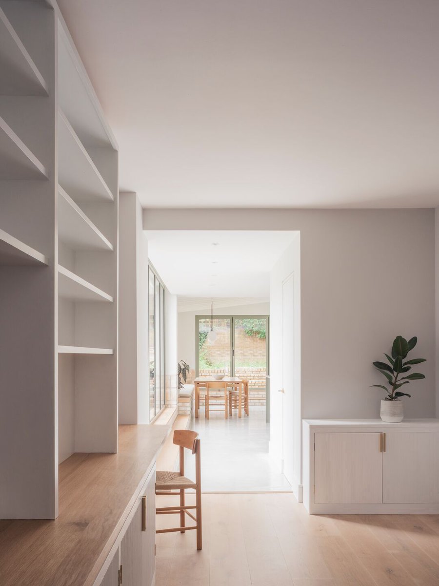 Archello's tweet photo. Plinth House by MarshKeene transforms a sloped Victorian plot into a cohesive modern home.
https://t.co/ihItWcgCcy
#SustainableArchitecture #MaterialityInDesign #BrickworkInnovation https://t.co/8wQ8fmRGkh