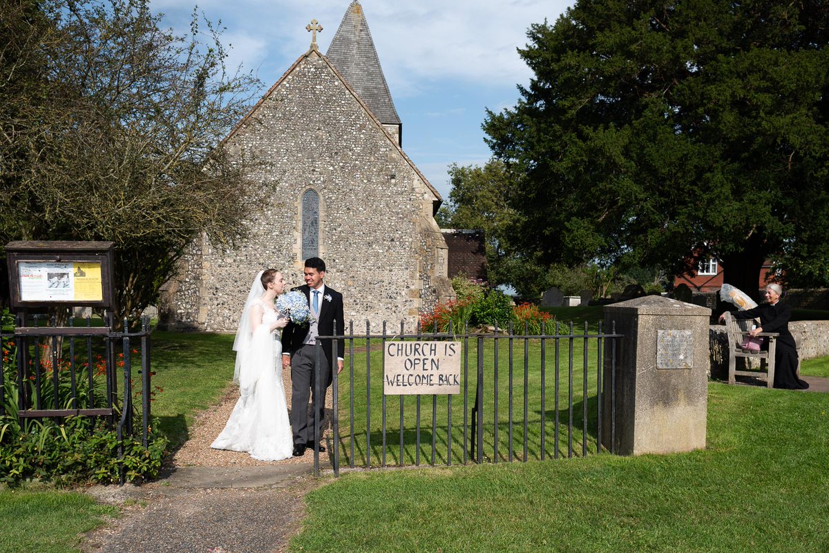 The current incarnation of St. Nicholas Church in Iford dates back to the 12th century, though the location itself was mentioned in the Domesday Book, which traces its history to the mid-9th century. #lewesweddingphotographer #lewesweddingvenue Read more - lewesweddingphotographer.com/lewes-wedding-…