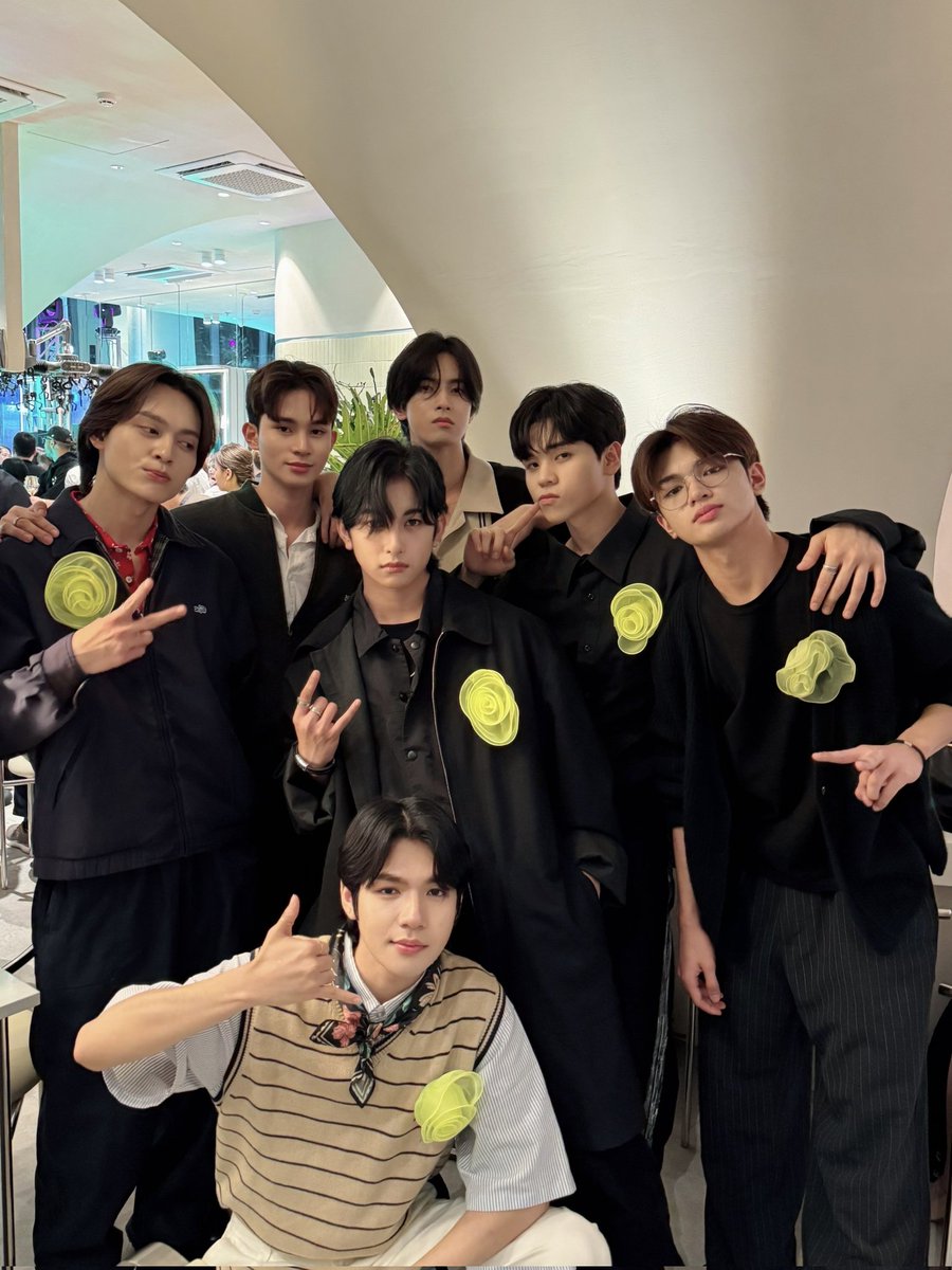 HORI7ON_twt's tweet photo. Let's have an awesome weekend, Anchors~ 🫶 https://t.co/Tge5mGnEyI