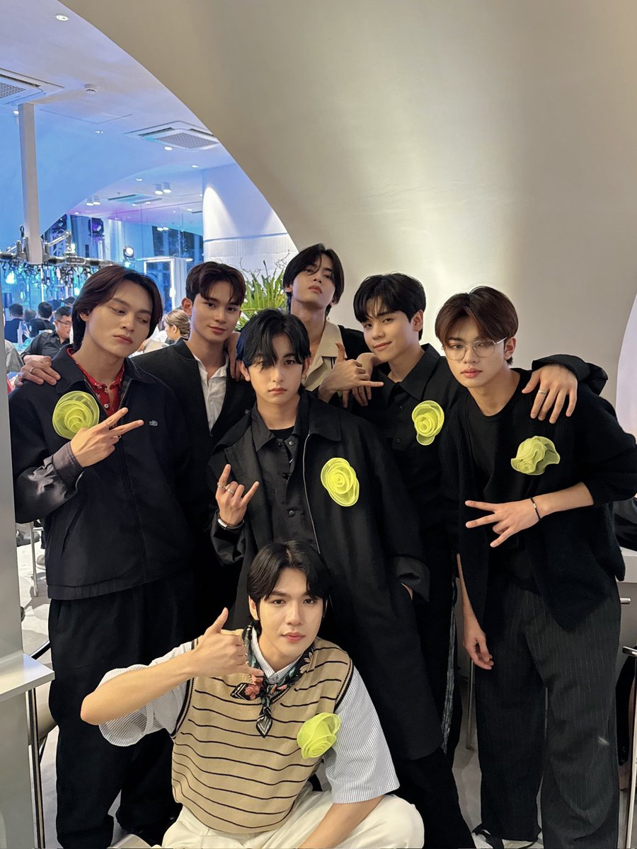 HORI7ON_twt's tweet photo. Let's have an awesome weekend, Anchors~ 🫶 https://t.co/Tge5mGnEyI