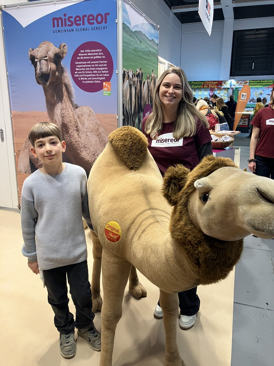 BarbaraWiegard's tweet photo. Heute geht‘s los! Die #gruenewoche #GW25 startet u. @Misereor freut sich in Halle 7.2c @BMZ_Bund auf Besuch und Gespräche. Unser Thema ist Ernährung sichern und Natur schützen. Wie das mit Kamelen und Hirtenvölkern zusammenhängt erfahrt ihr in den nächsten 10 Tage. Kommt vorbei! https://t.co/iSUQ6zmSvy