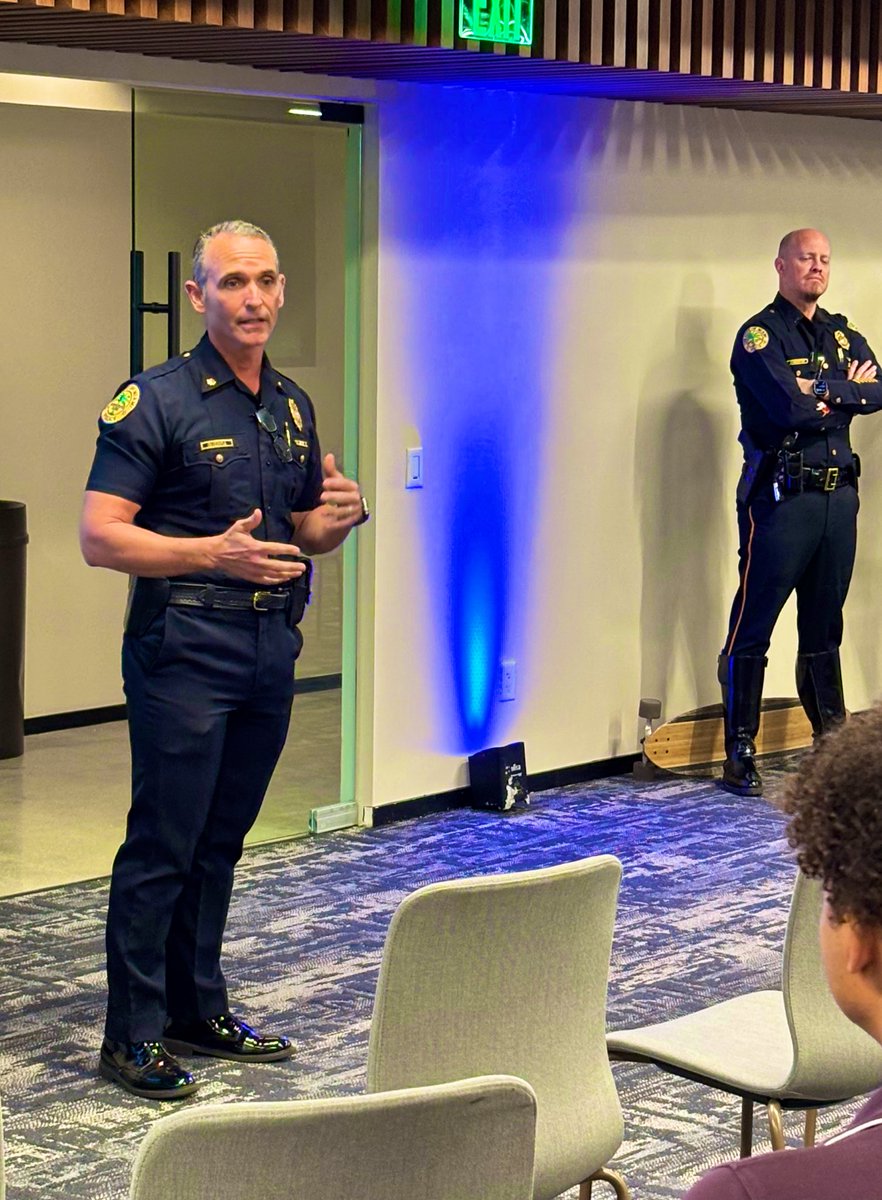 Members of the <a href="/MiamiPD/">Miami PD</a> Special Operations Section shared beneficial information on traffic &amp; upcoming special events with the residents of Downtown #Miami at their first 2025 community meeting.  Miami PD encourages all 2 stay informed by attending your local community meetings.