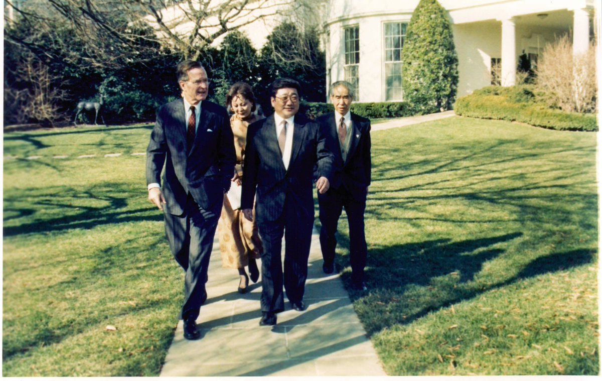 Mongolia 🇲🇳 mourns the loss of its first democratically elected President Punsalmaagiin Ochirbat. He was a wonderful human being with wicked sense of humor and sharp analytical mind. His optimism and charm were pivotal during Mongolia’s challenging early 90s transition years