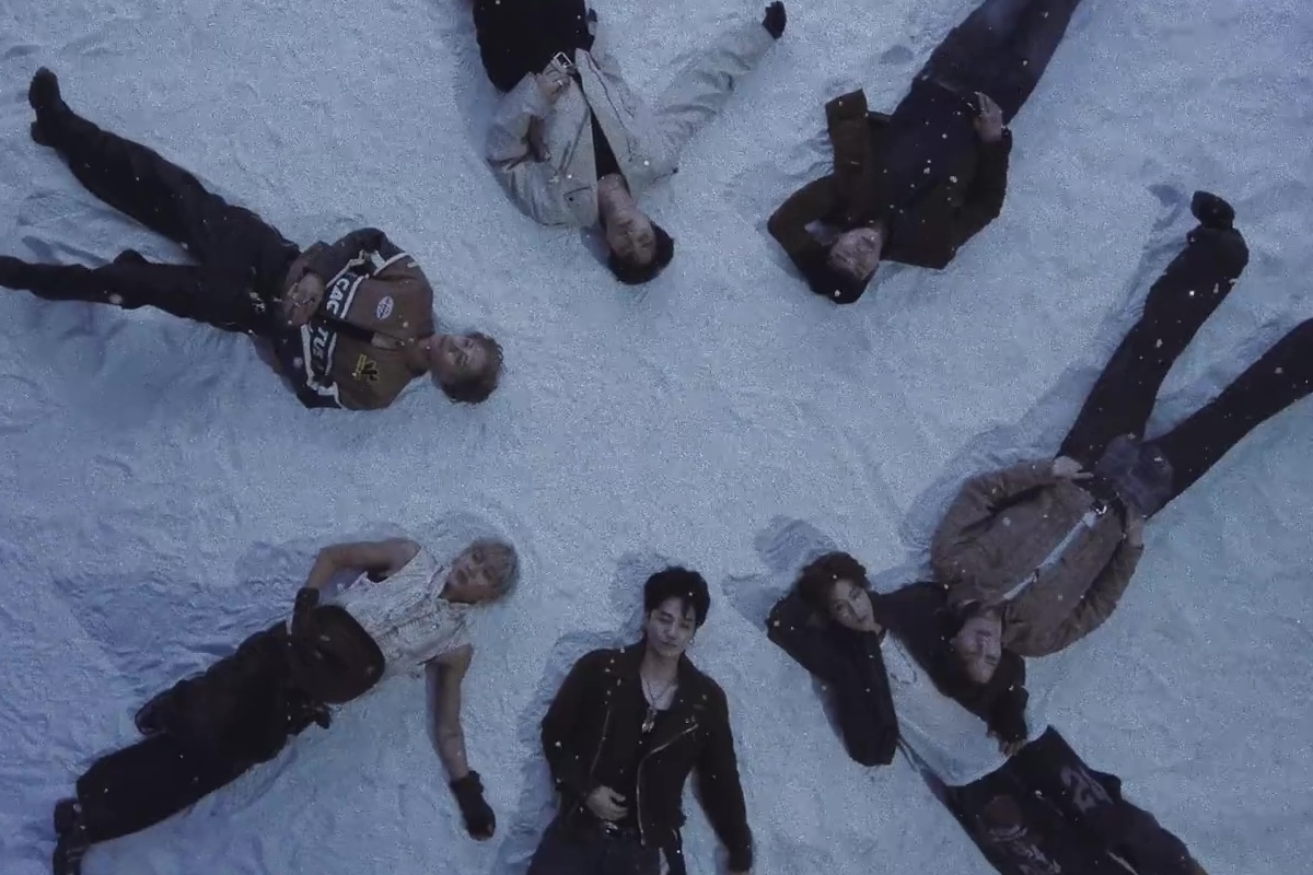soompi's tweet photo. WATCH: #GOT7 Reveals MV Teaser For "PYTHON" Comeback 
https://t.co/vy1bticvqn https://t.co/DnBZJVTpqy