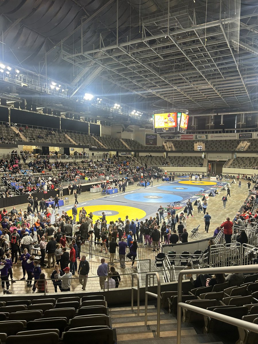 Jaelyn is here and ready to compete at IHSAA State Finals! 💪🏻💪🏻💪🏻 Good luck, Jaelyn!