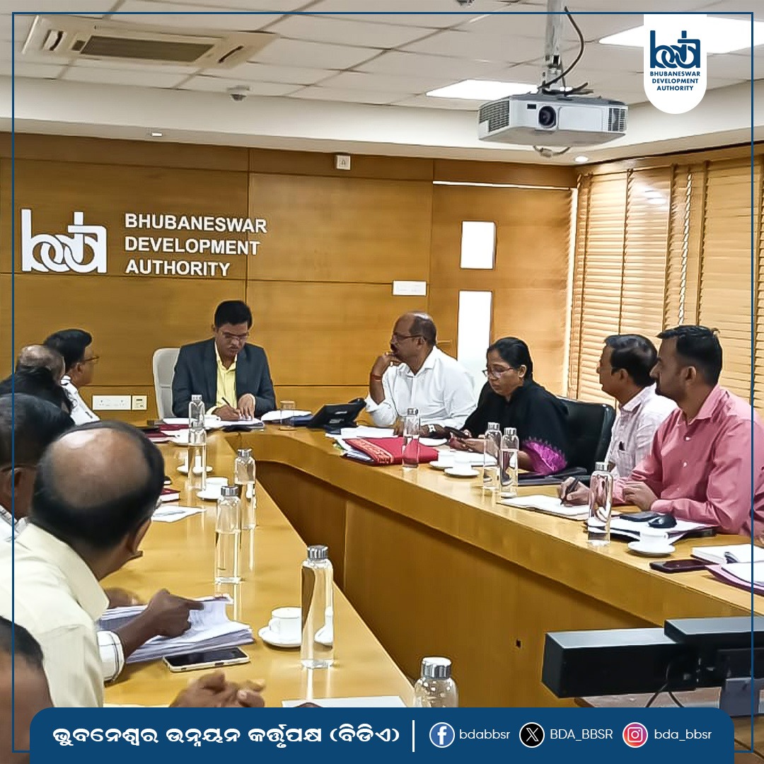 BDA_BBSR's tweet photo. Dr. N. Thirumala Naik, Vice Chairman of #BDA, reviewed the progress of CDP Roads, Town Planning (TP) Scheme, and the proposed New City today. Senior officials of the BDA were also present at the review meeting.
#CDPRoads #TownPlanning #NewCityProject https://t.co/GoUoYiu9Ez