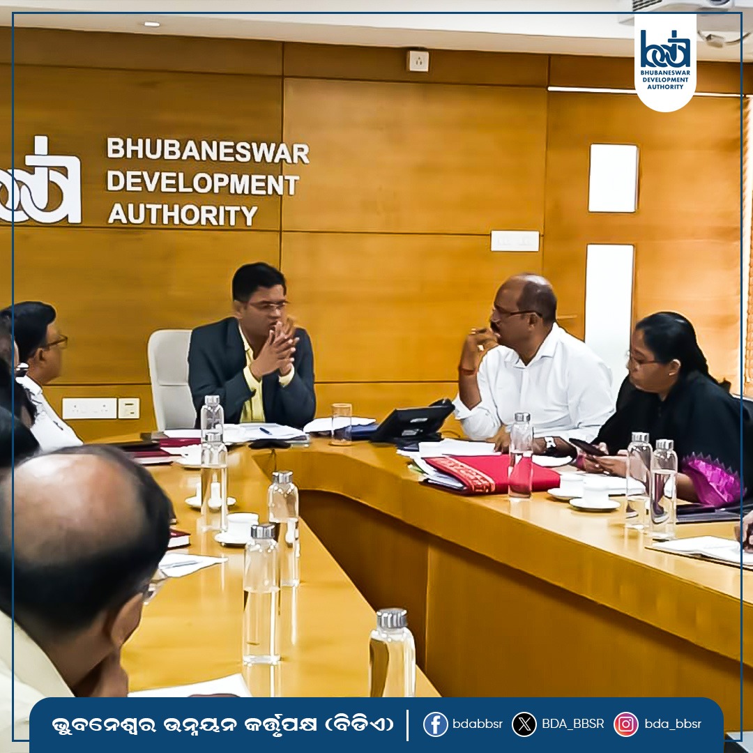 BDA_BBSR's tweet photo. Dr. N. Thirumala Naik, Vice Chairman of #BDA, reviewed the progress of CDP Roads, Town Planning (TP) Scheme, and the proposed New City today. Senior officials of the BDA were also present at the review meeting.
#CDPRoads #TownPlanning #NewCityProject https://t.co/GoUoYiu9Ez