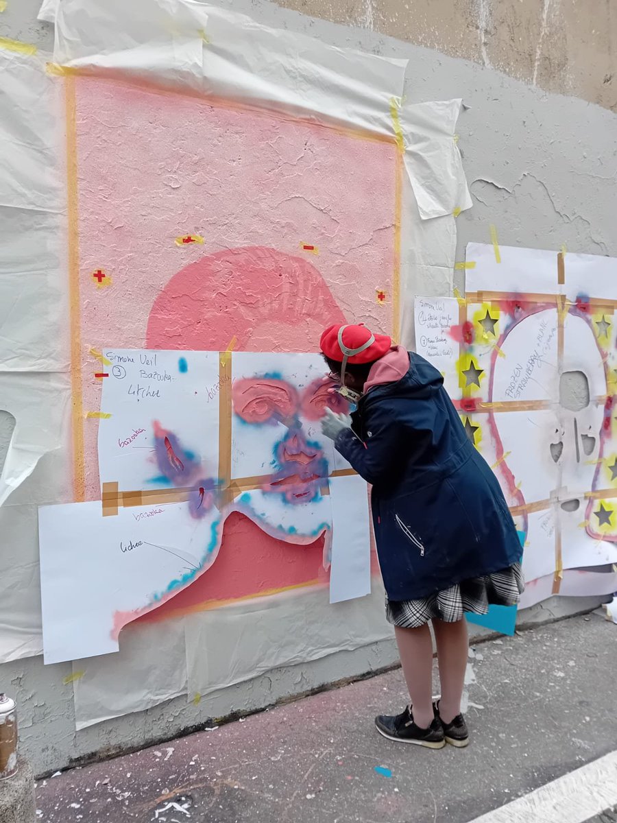 Helenebidard's tweet photo. La loi Veil qui dépénalise l'#IVG a 50 ans ! 
Je me suis rendue rue des Récollets dans le 10e à Paris, pour découvrir le travail de la street artiste Carole B, en lien avec l'association Art'Mûrs. 
Sa fresque mettra à l'honneur dans l'espace public Simone Veil et Gisèle Halimi ! https://t.co/u6peZVDWQT
