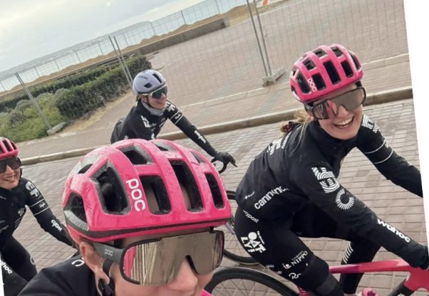 Gespot op het trainingskamp van <a href="/EF_Oatly/">EF Education-Oatly</a>: Maya Kingma, de beste triatlete van Nederland 👀