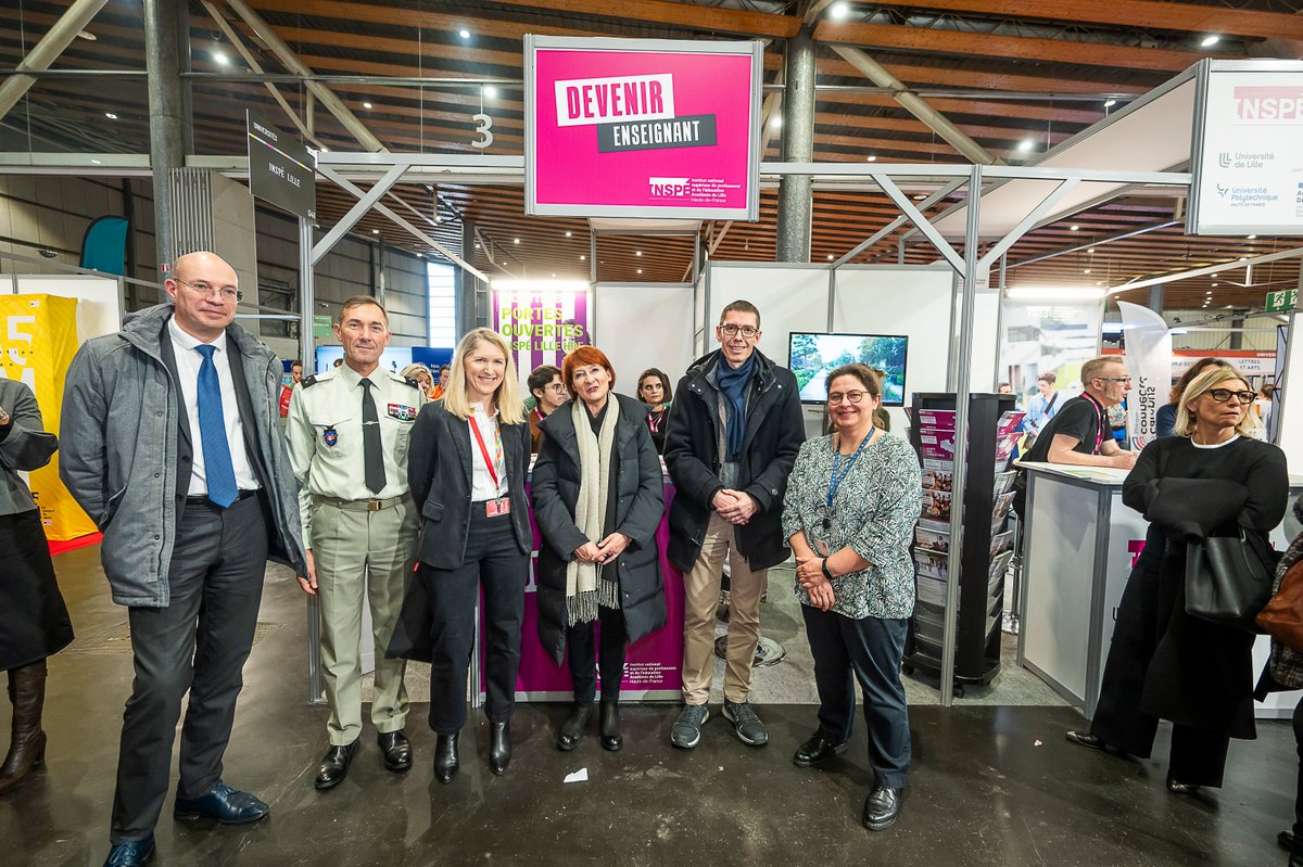INSPE_Lille's tweet photo. Valérie Cabuil rectrice de l'@AcLille, Esther Dehoux vice présidente de l'@univ_lille et @SebJakubowski, directeur de l'INSPÉ Lille HdF ont participé ce midi à l'inauguration du salon du lycéen et de l'@letudiant.
👉 De beaux échanges avec nos étudiants en Master MEEF. https://t.co/mRuLQnumhB