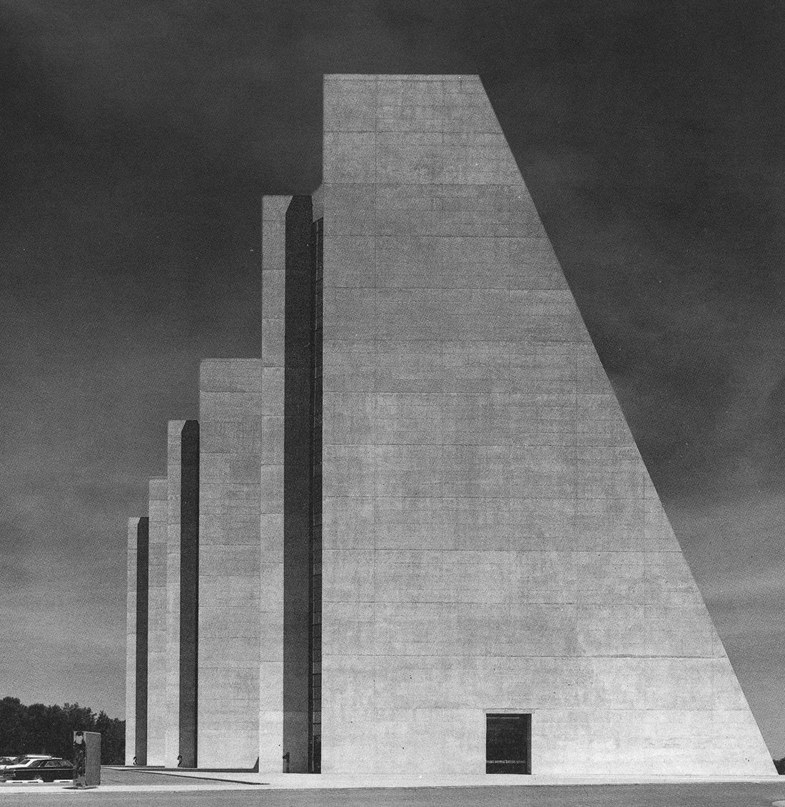 College Life Insurance Company Headquarters, Kevin Roche John Dinkeloo and Associates, Indianapolis, USA, 1970. #architecture #archinerds
