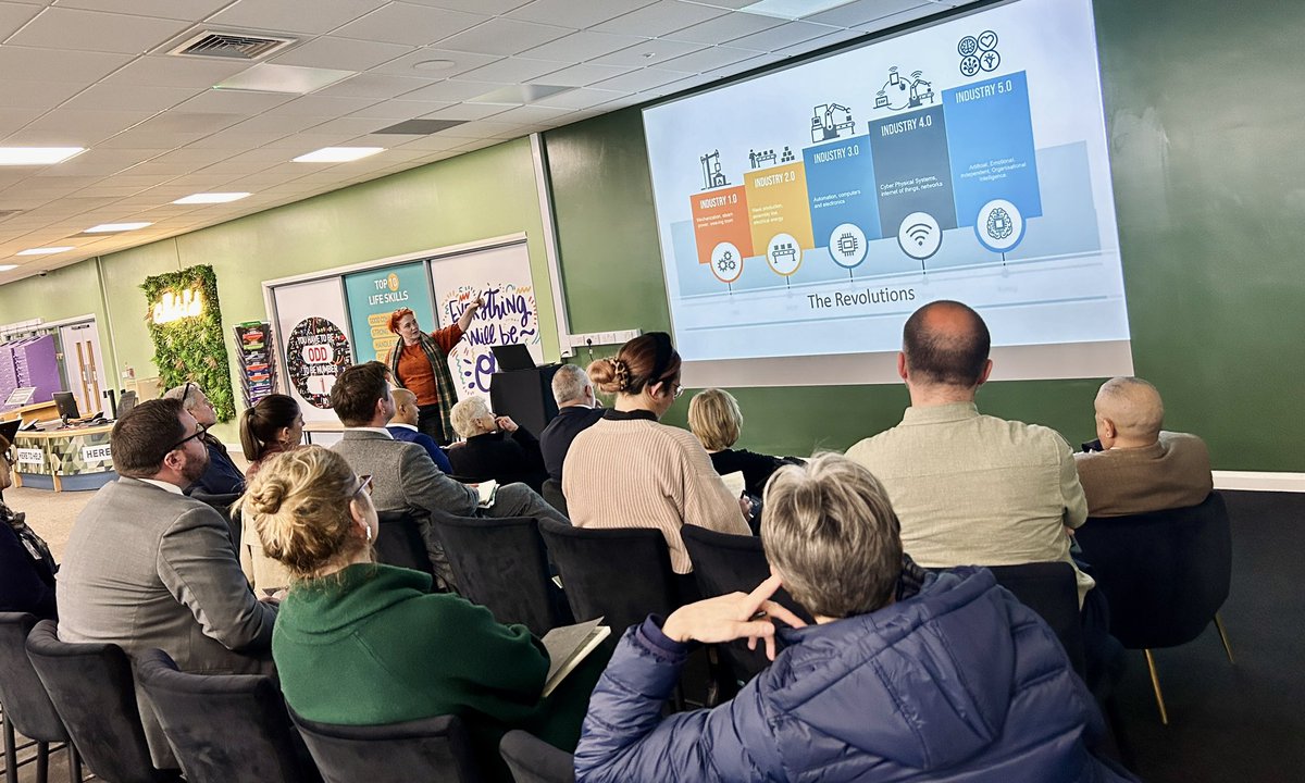 Hull College tweet media