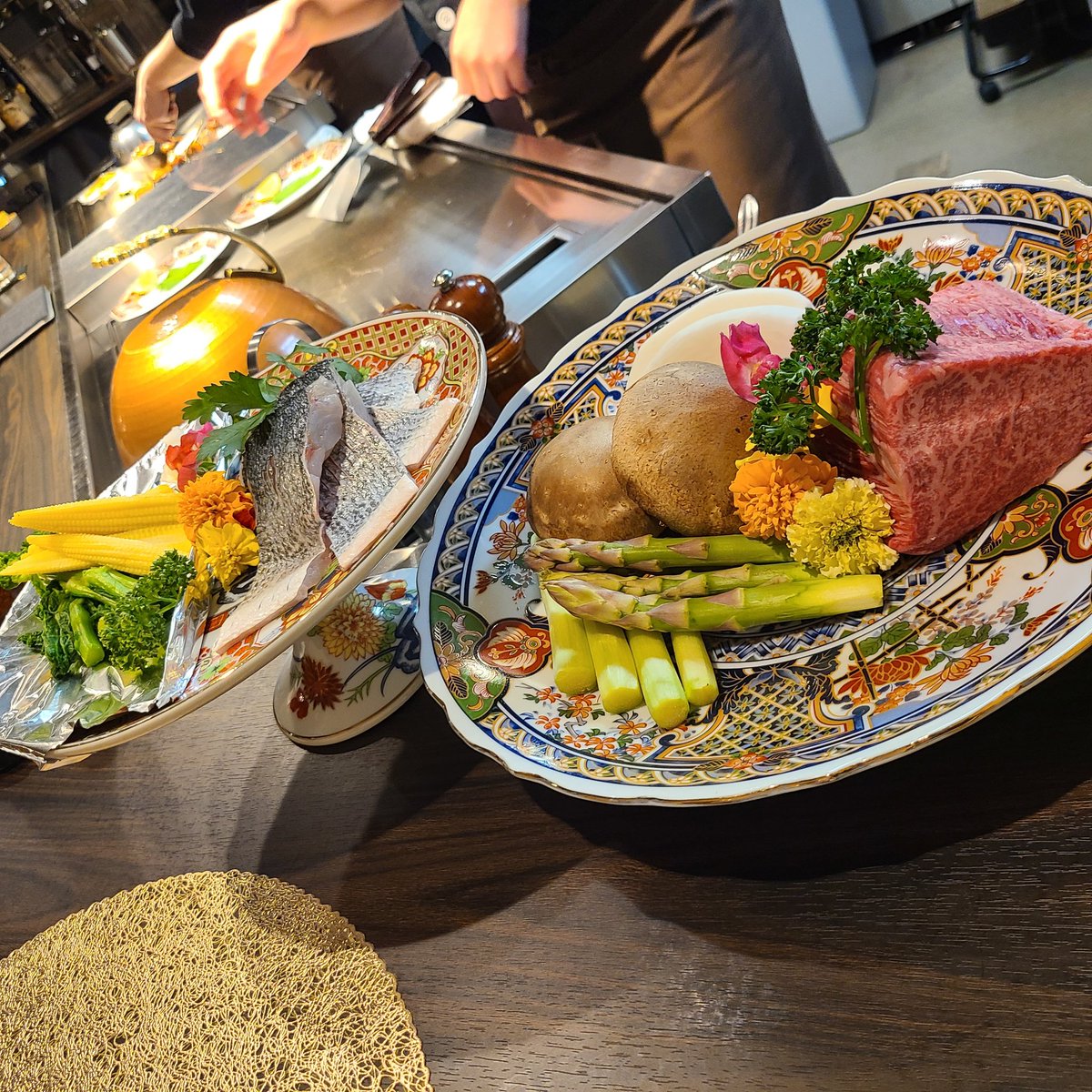 aicka54's tweet photo. 私の古い友達の鉄板焼き北新地エッセンス
女性2人でやってるお店
#ssense
#本日もヘベレケ https://t.co/xRK2Zy5Xan