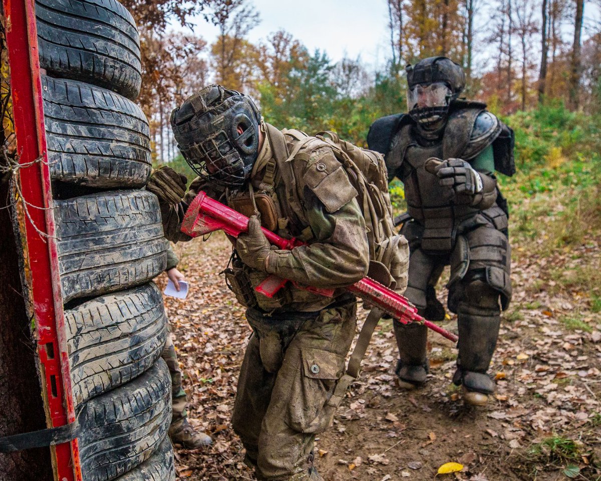 Instant câlin dans 3... 2... 1... 🥰

#JournéeMondialeDesCâlins
<a href="/35emeRI/">35eme Régiment d'infanterie</a>