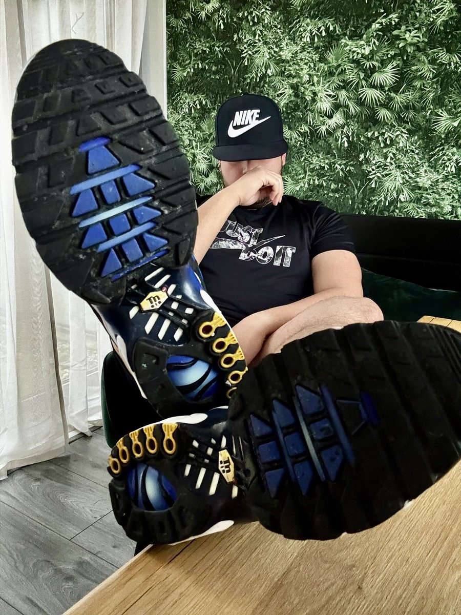 MasterNikey's tweet photo. Come lick it 👅🔥

#gaysneakerfetish #gaysneaker #sneakerfetish #whitesocks #lickmysneakers #lickmysolesclean #sneakermaster #gayslave #kissmyairs #sneakerplay https://t.co/svSCxtCsRf