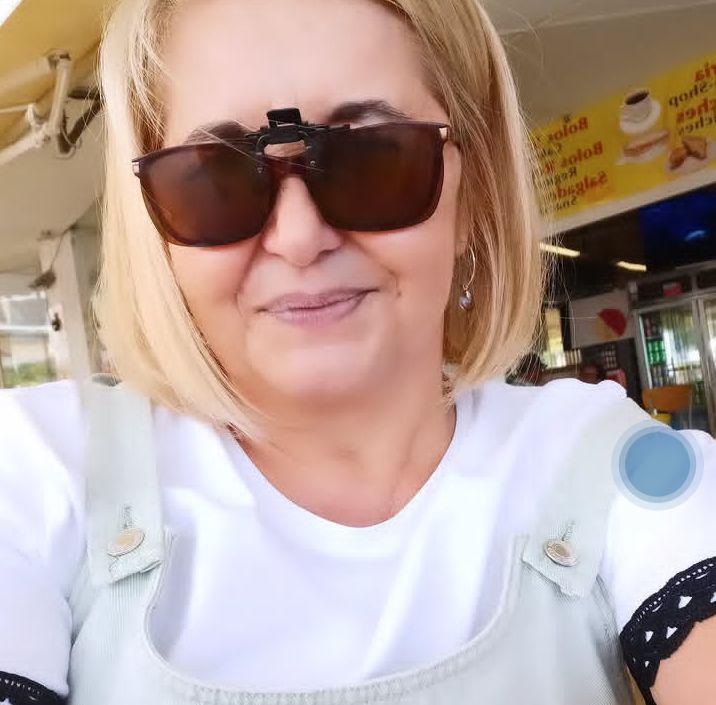 I'm looking for someone that will be in love with me ♥️♥️♥️