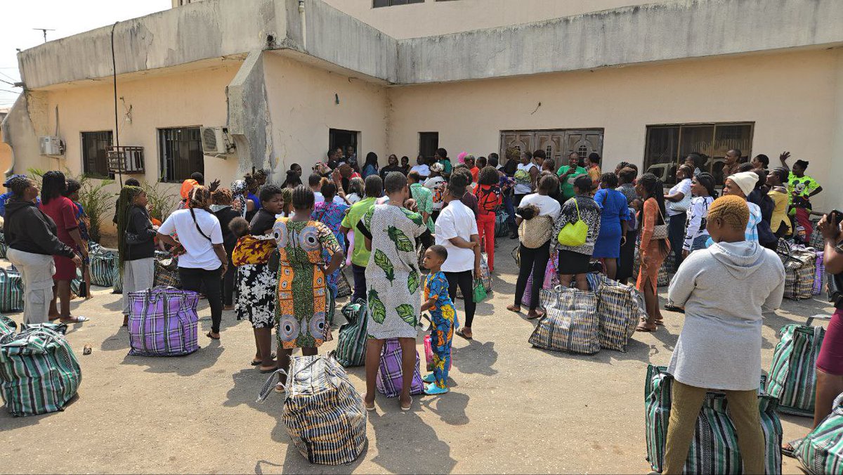 We’re also grateful to have recently distributed holiday food packages to 90 project beneficiaries, along w/ transportation stipends to help convey their goods home! 🎁💪 A big thank you to @JTIP_State <a href="/StateDept/">Department of State</a> &amp; our volunteers for making this possible under ‘Project Restore.’