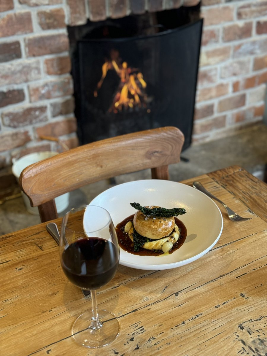 TheKentishHare's tweet photo. Braised Suffolk lamb shoulder pie 
Confit garlic 
Cavolo Nero
Find it on our Set Lunch menu tomorrow!
#pie #lamb #lambpie #suffolklamb #comfortfood #goodfood #homemade #maincourse #setlunchmenu #lunchtime #kent #kentrestaurant #top50gastropubs #michelinguide #thekentishhare https://t.co/5auRlwgjd8