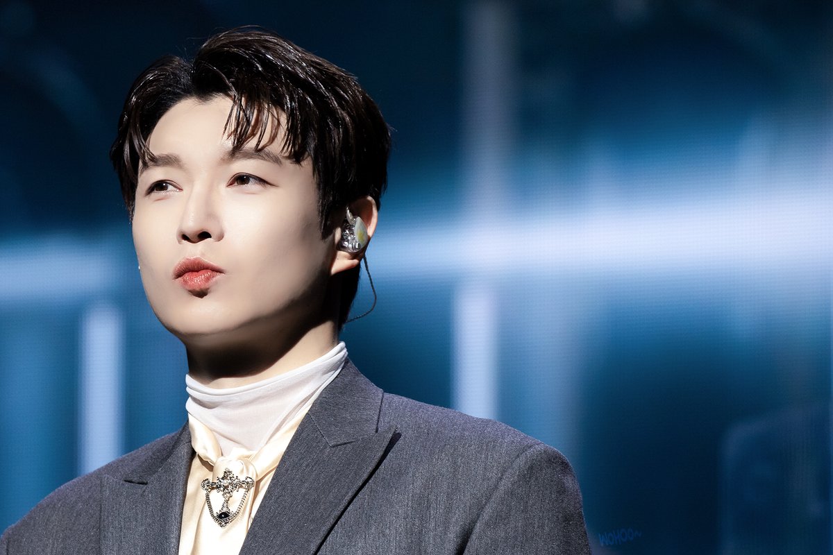 #포레스텔라 #배두훈   
 241228 THE ILLUSIONIST

(   ◔ 3 ◔)

#forestella