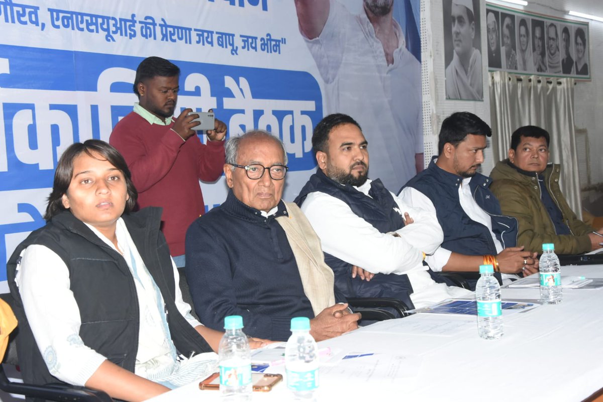 mrinalpant's tweet photo. आज मध्यप्रदेश NSUI ने जय बापू आज जय बापू, जय भीम, जय संविधान अभियान की भावना से मध्य प्रदेश के छात्रों को जोड़ने का संकल्प लिया।
NSUI के साथी 27 जनवरी को महू में होने वाले ऐतिहासिक कार्यक्रम में बड़ी संख्या में उपस्थित रहेंगे।
#जयबापू #जयभीम #जयसंविधान #NSUI #MPNSUI https://t.co/oHZixFyOIx