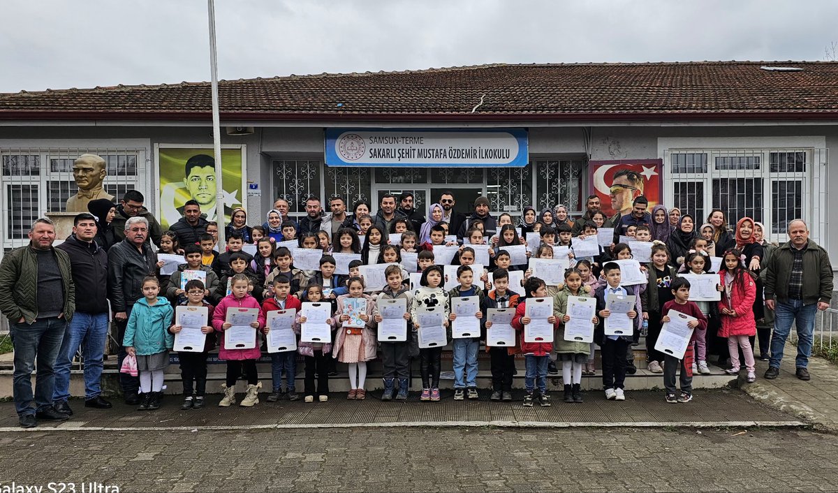 Terme Sakarlı Şehit Mustafa Özdemir İlkokulu olarak 2024-2024 Eğitim-Öğretim Yılı 1. Yarıyıl karne törenini velilerimizin de katılımıyla gerçekleştirdik. Emeği geçen idareci, veli ve öğretmenlerimize katkılarından dolayı teşekkür ediyoruz. 
<a href="/memterme55/">Terme İlçe Milli Eğitim Müdürlüğü</a> 
<a href="/samsunarge/">SAMSUN İL MEM AR-GE</a> 
<a href="/samsunmem/">Samsun İl Milli Eğitim Müdürlüğü</a>