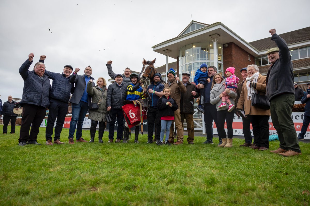 It's all smiles for connections of Jay Pee M, winner of  The Weldon`s Supplier Of John Deere Grass Machinery Beginners Steeplechase, ridden by John Shinnick for Trainer Terence O'Brien. 

🏆 Congratulations to all connections. 

📸 Racing Post