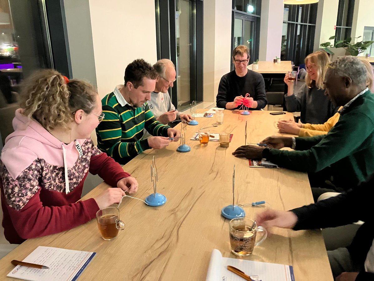 NLcoach's tweet photo. Gisteren vond de workshop Omgaan met Spanning plaats met Berber vd Berg!🎯Een inspirerende sessie waarin coaches uit verschillende sportdisciplines praktische tools kregen aangereikt om stress te herkennen en managen. Samen werken aan groei! 🙌 #coaching #stressmanagement #sport https://t.co/0WzeZwLvgL