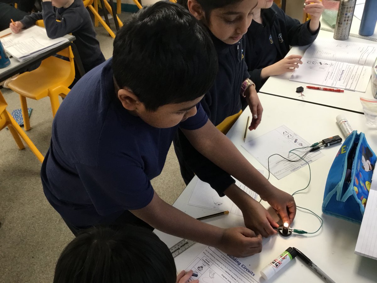 Year 4 are busy investigating circuits…we  are  having  many  “lightbulb”  moments  😁