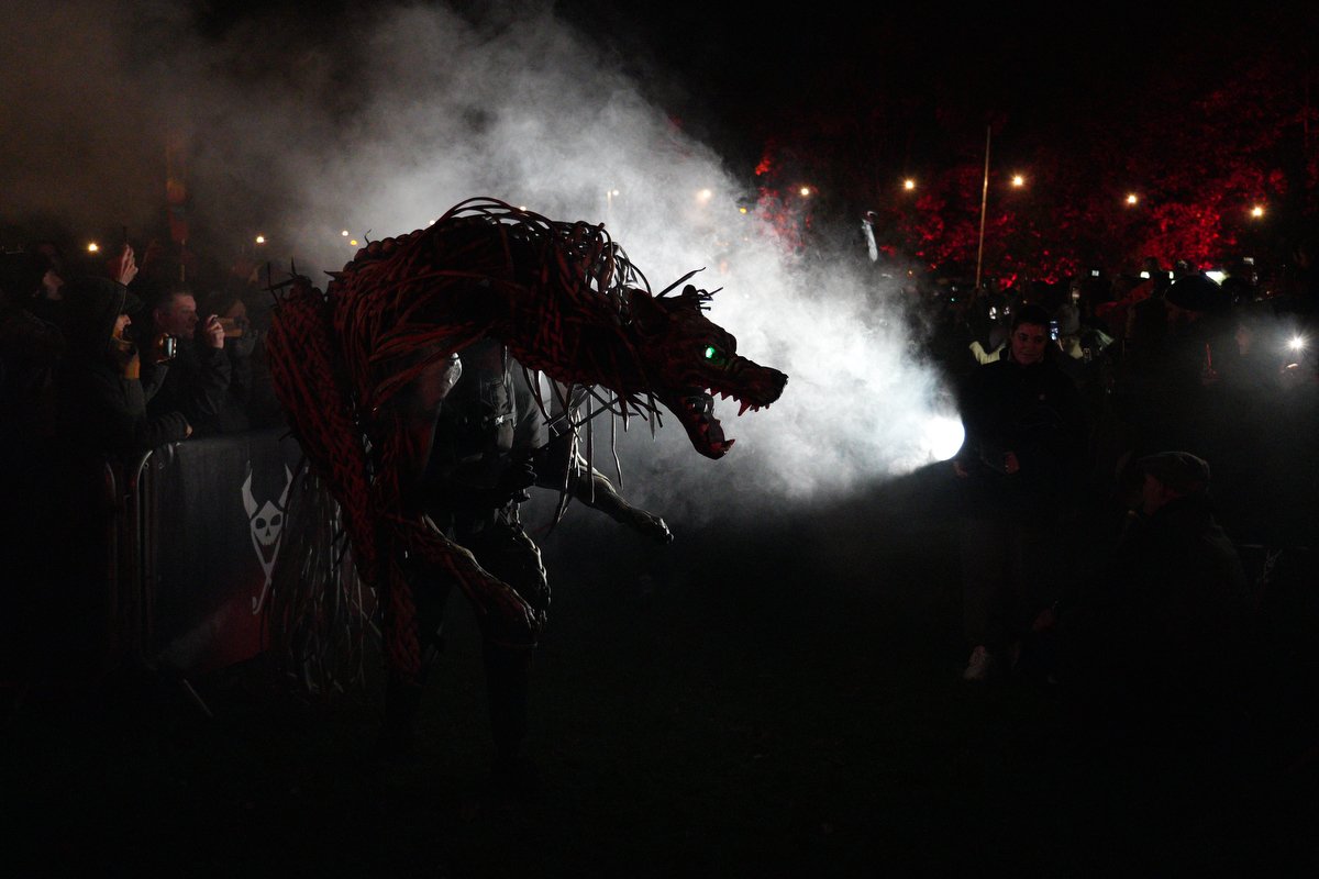 As frosty mornings blanket the Boyne Valley, we’re reminded of the warmth of Samhain fire nights.❄️🔥 Stay warm through these crisp January days, and may the spirit of Púca keep you inspired through winter.🌙🌀
#IrelandsAncientEast