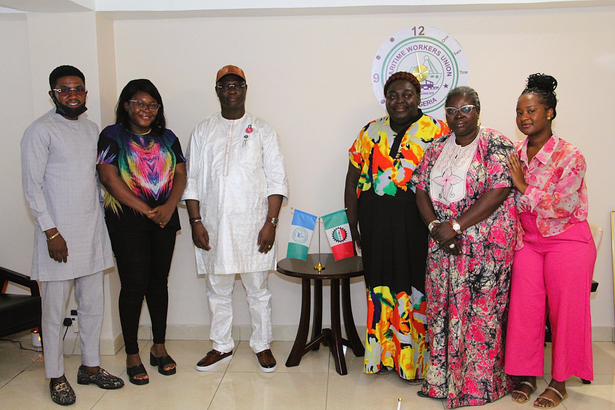 adeyanju92's tweet photo. Earlier today, I was honoured with the presence of the Nigeria Labour Congress (NLC) Lagos Chairperson, Com. Funmi Sessi along with the country director of Solidarity Centre on a courtesy to our National Secretariat.

@NLCHeadquarters 
@SolidarityCntr https://t.co/8KRSEui7f2