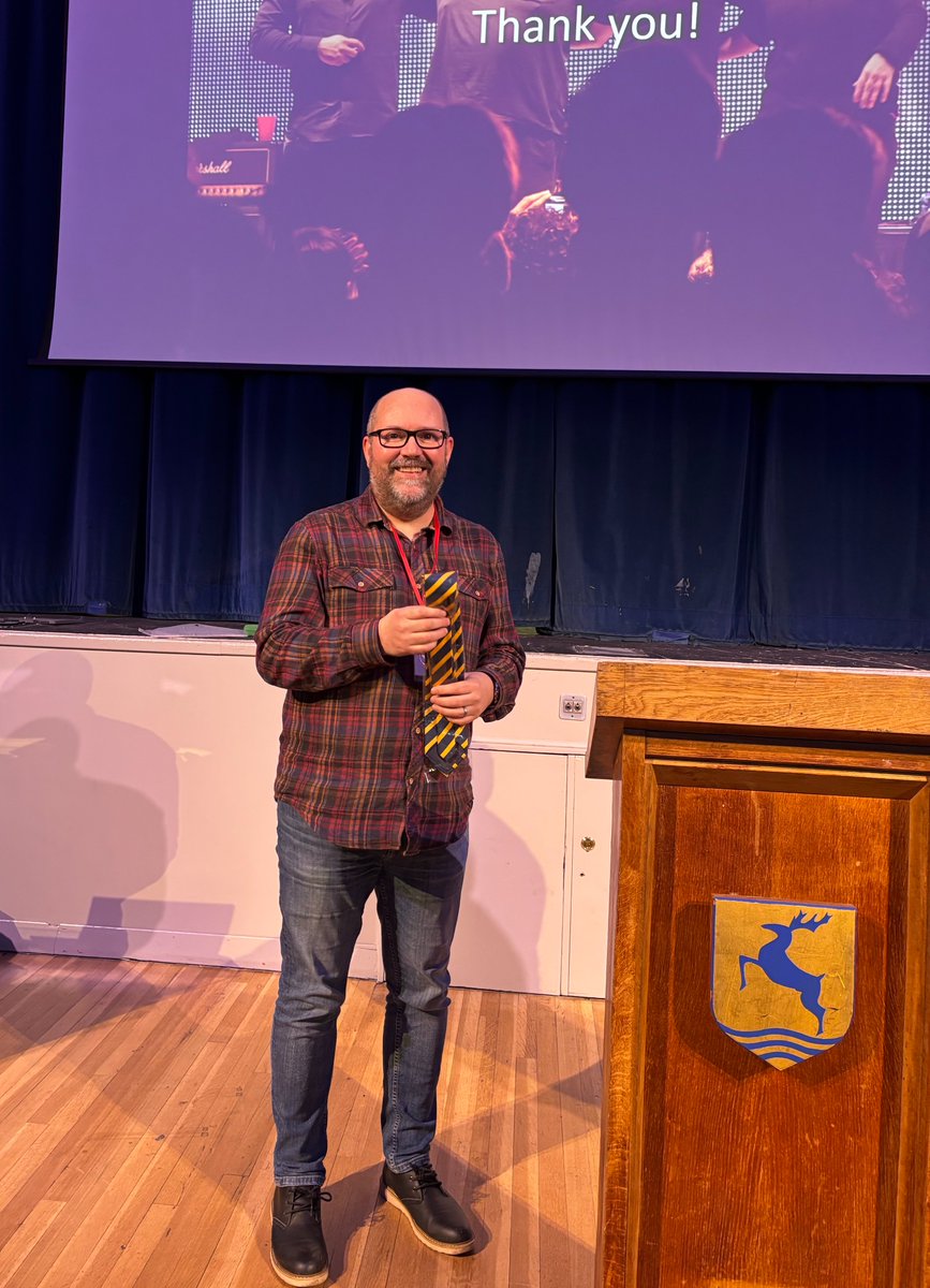 Verulam Sixth Form (@verulam6thform) on Twitter photo Very grateful to <a href="/verulamschool/">Verulam School</a> alumni, Dr <a href="/FraserYSJ/">Fraser Mann</a> of <a href="/YSJLit/">Literature at YSJU</a> for delivering an enlightening Engaging Minds Lecture on the intersection of literature, music & culture via the genre of biographies. Our Y12s were taken on a journey from mid 80's to contemporary times🎶🎸✊ Very grateful to <a href="/verulamschool/">Verulam School</a> alumni, Dr <a href="/FraserYSJ/">Fraser Mann</a> of <a href="/YSJLit/">Literature at YSJU</a> for delivering an enlightening Engaging Minds Lecture on the intersection of literature, music & culture via the genre of biographies. Our Y12s were taken on a journey from mid 80's to contemporary times🎶🎸✊