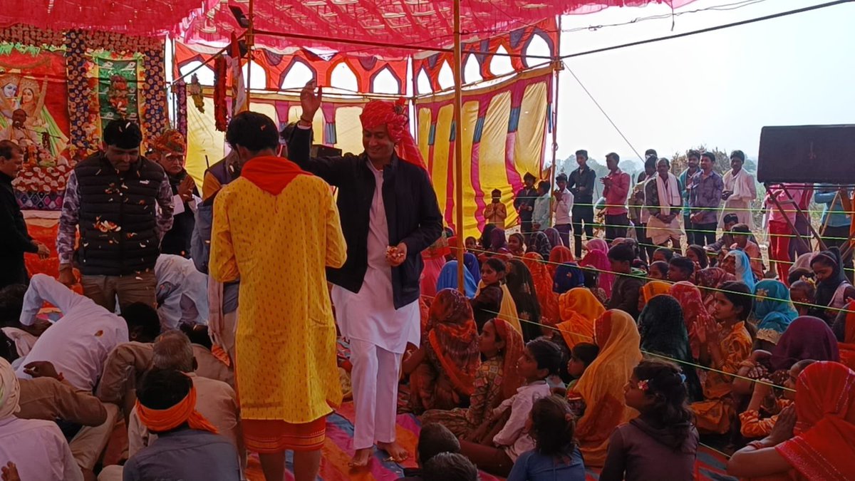 JVSinghINC's tweet photo. आज राघौगढ़ में विभिन्न कार्यक्रमों में परिवारजनों के साथ। 🙏 https://t.co/a0yvVpueNZ