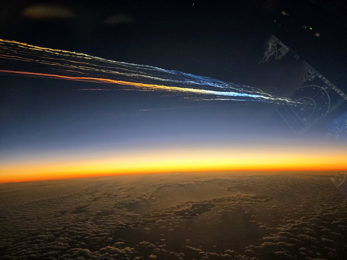SeanHCrow's tweet image. Some have said this is the best video capture of the most recent @SpaceX mishap yesterday. We estimated being close to 30 nm away &amp;amp; 10,000 below. The closure rate was a little alarming given the perspective. Last photo shows the aftermath of the start of the explosion. @elonmusk